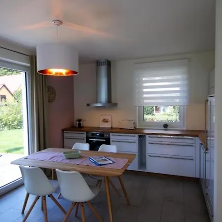 K 100 Eg - Ferienwohnung Im Erdgeschoss Mit Grossem Garten Röbel